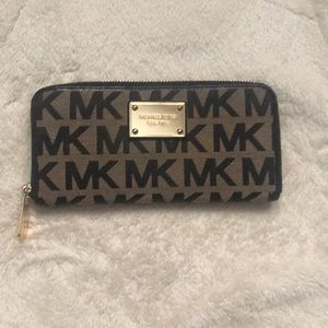 Michael Kors Logo Wallet